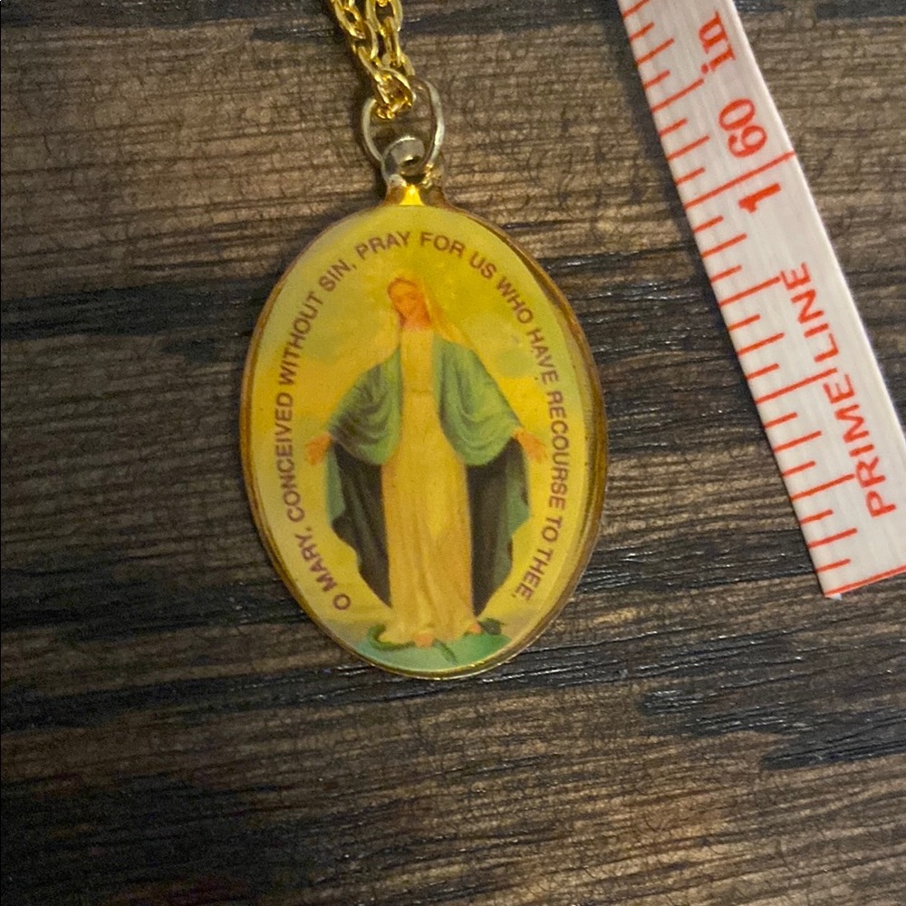 Gold tone Catholic Virgin Mary Pendant on chain necklace